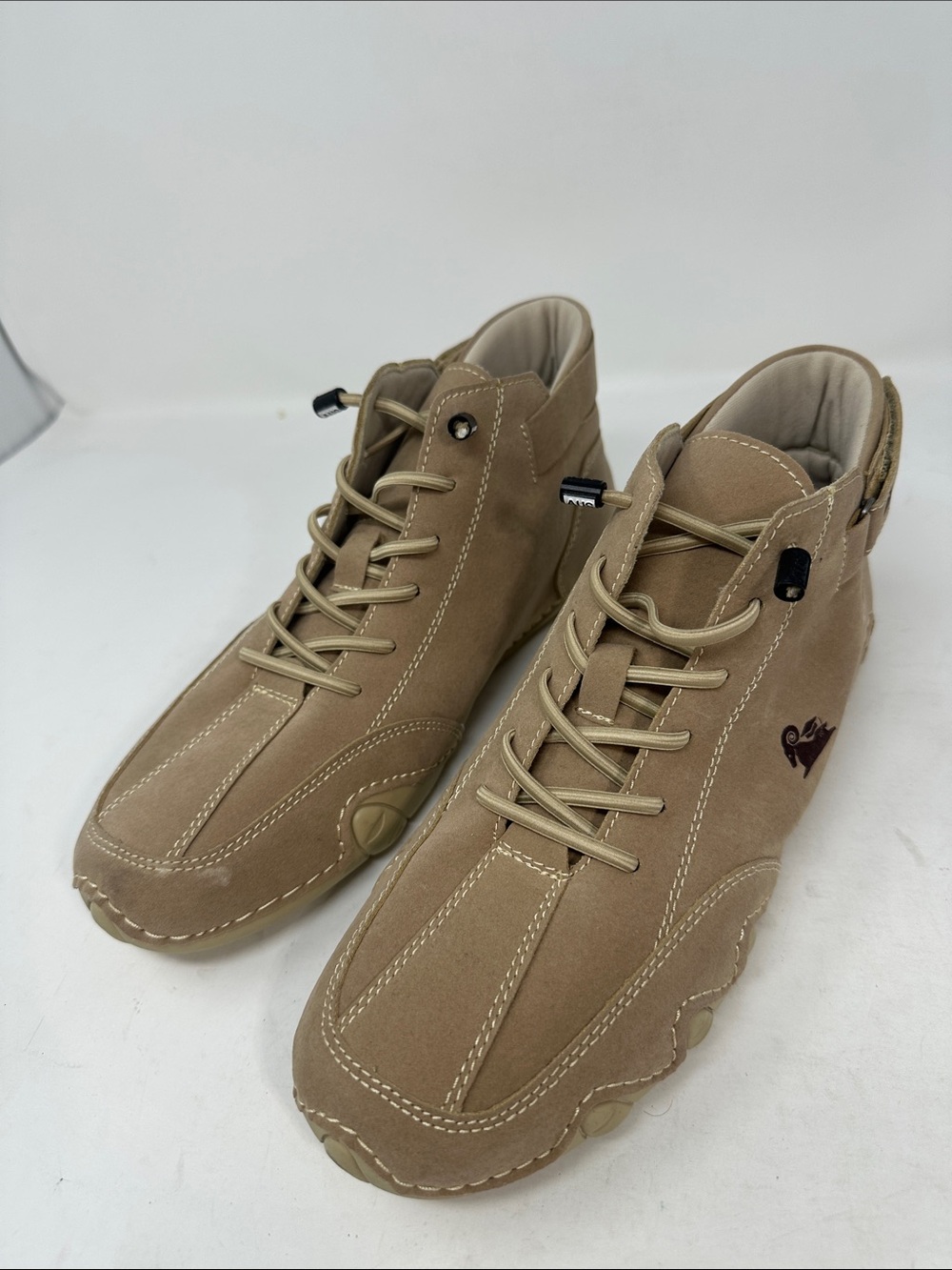 LDeck Sneakers Size 40. US 7